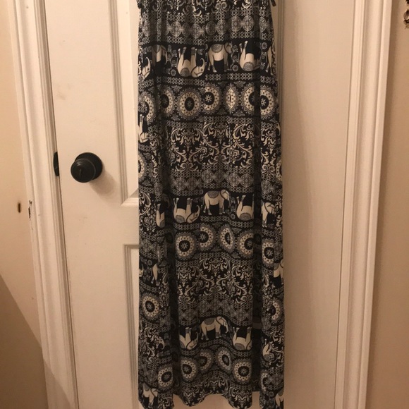 Gorgeous and stylish long maxi from Ardene. - Picture 2 of 3